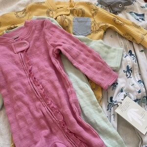 7 Piece Baby Clothes Bundle 0-3M & 3-6M Sleepers Footed Onesies Unisex & Girls